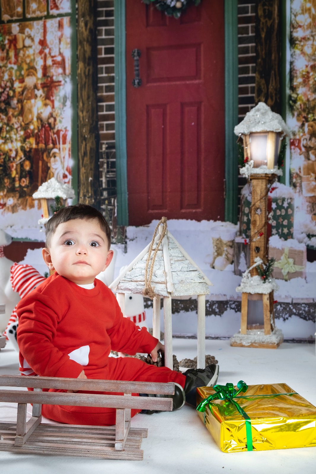 Natale è stupore e curiosità nei piccoli.